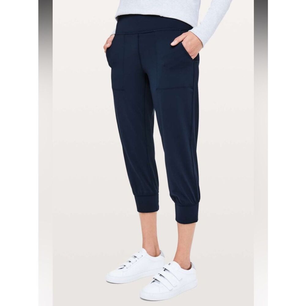 lululemon Align True Navy Cropped  Joggers soft Sporty high-rise athletic size 6